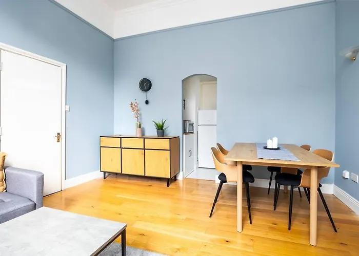 2bed Flat With Private Balcony And Fireplace Appartement *