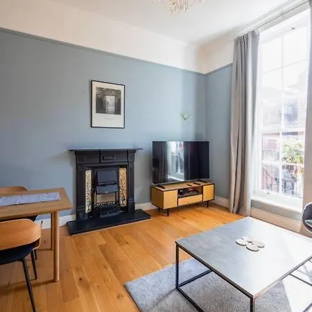 2bed Flat With Private Balcony And Fireplace Apartment Dublin