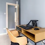Apartament 2bed Flat With Private Balcony And Fireplace