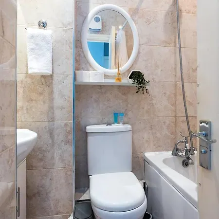 2bed Flat With Private Balcony And Fireplace Διαμέρισμα