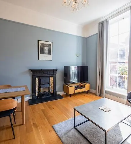 2bed Flat With Private Balcony And Fireplace Appartement Dublin