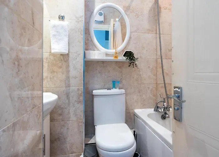 2bed Flat With Private Balcony And Fireplace Daire