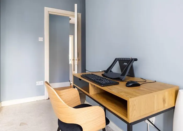 Daire 2bed Flat With Private Balcony And Fireplace