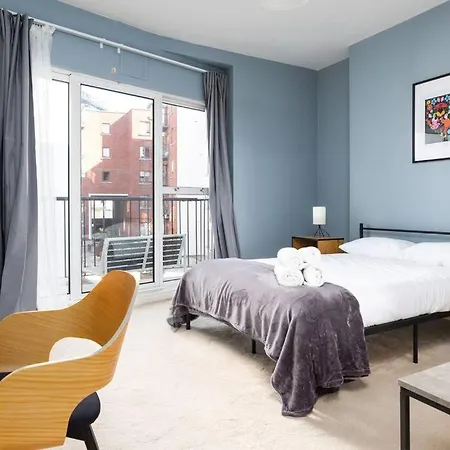 2bed Flat With Private Balcony And Fireplace *