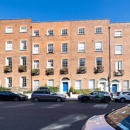 2bed Flat With Private Balcony And Fireplace *