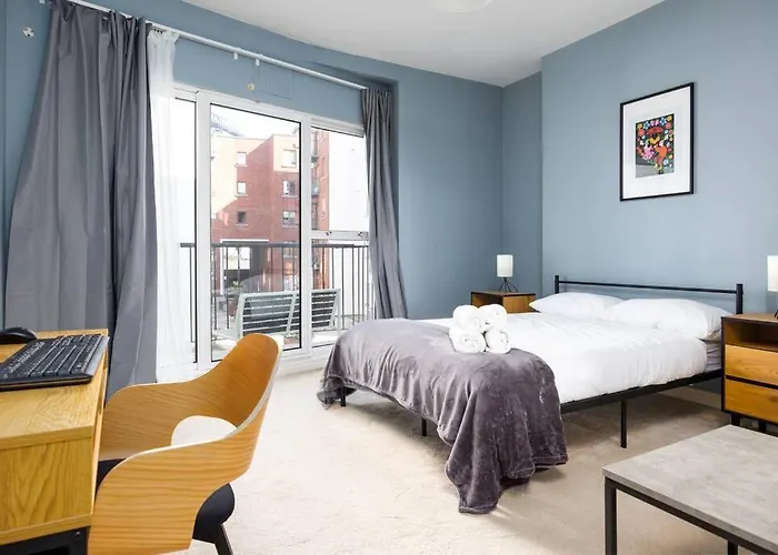 2bed Flat With Private Balcony And Fireplace *