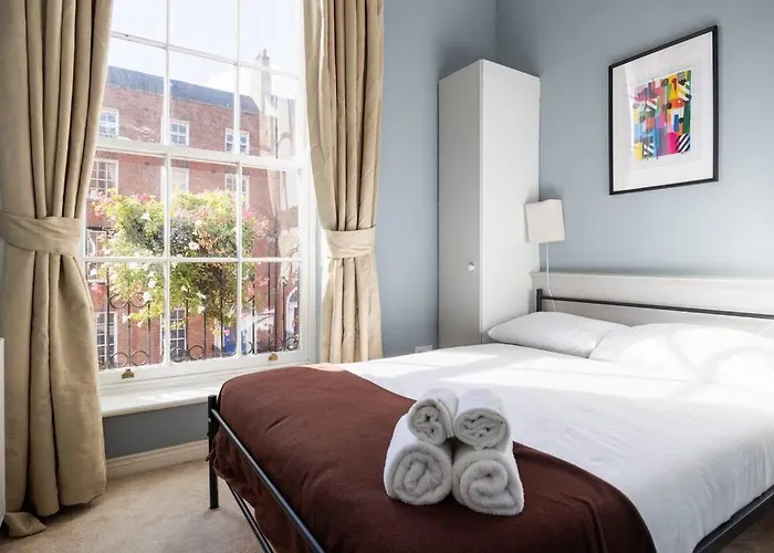 Apartment 2bed Flat With Private Balcony And Fireplace