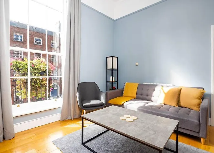 2bed Flat With Private Balcony And Fireplace Apartment *