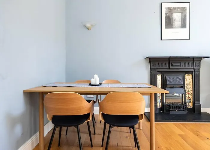 Apartment 2bed Flat With Private Balcony And Fireplace *