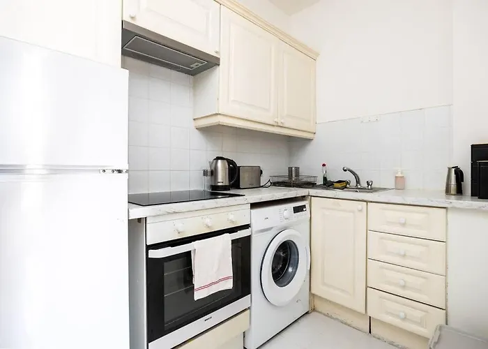 2bed Flat With Private Balcony And Fireplace
